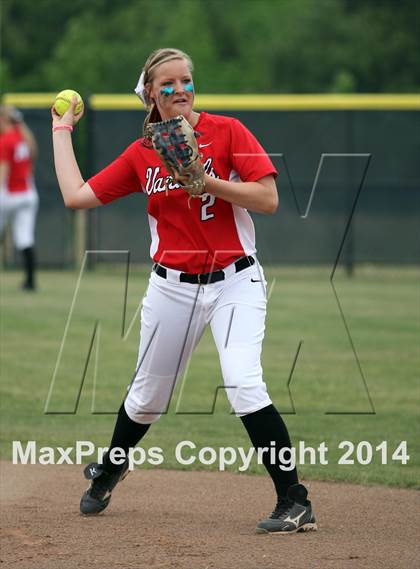 Thumbnail 2 in Van vs. Gilmer (UIL 3A Region II Bi-District Playoff) photogallery.
