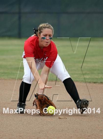 Thumbnail 1 in Van vs. Gilmer (UIL 3A Region II Bi-District Playoff) photogallery.