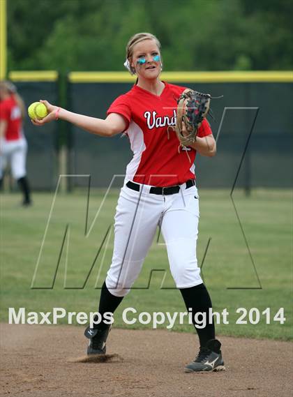 Thumbnail 3 in Van vs. Gilmer (UIL 3A Region II Bi-District Playoff) photogallery.