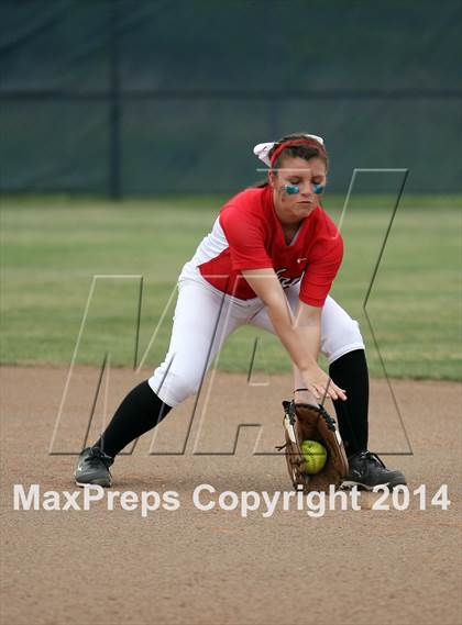 Thumbnail 3 in Van vs. Gilmer (UIL 3A Region II Bi-District Playoff) photogallery.