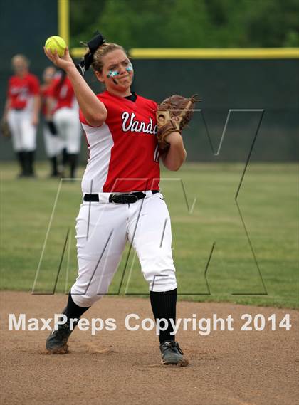 Thumbnail 3 in Van vs. Gilmer (UIL 3A Region II Bi-District Playoff) photogallery.