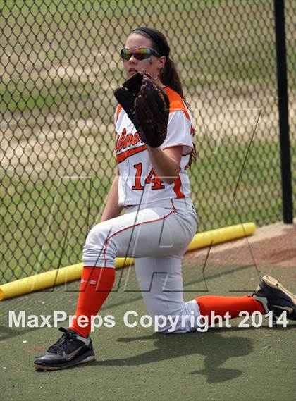 Thumbnail 3 in Van vs. Gilmer (UIL 3A Region II Bi-District Playoff) photogallery.