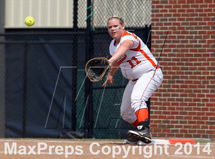 Thumbnail 2 in Van vs. Gilmer (UIL 3A Region II Bi-District Playoff) photogallery.