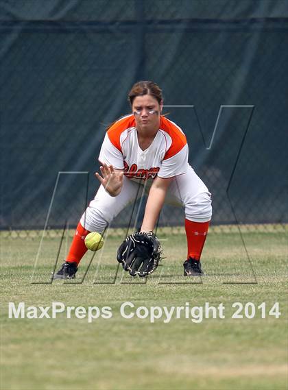 Thumbnail 3 in Van vs. Gilmer (UIL 3A Region II Bi-District Playoff) photogallery.