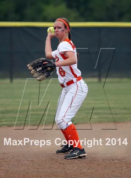 Thumbnail 1 in Van vs. Gilmer (UIL 3A Region II Bi-District Playoff) photogallery.