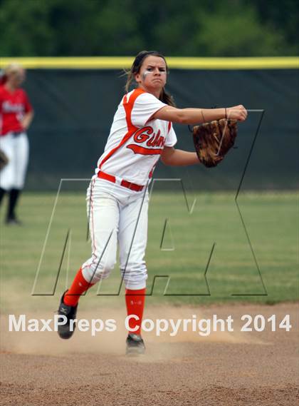 Thumbnail 2 in Van vs. Gilmer (UIL 3A Region II Bi-District Playoff) photogallery.