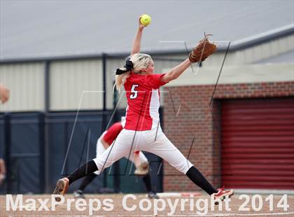 Thumbnail 2 in Van vs. Gilmer (UIL 3A Region II Bi-District Playoff) photogallery.
