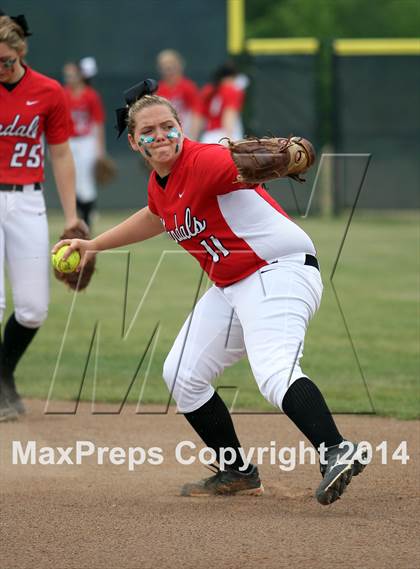 Thumbnail 3 in Van vs. Gilmer (UIL 3A Region II Bi-District Playoff) photogallery.