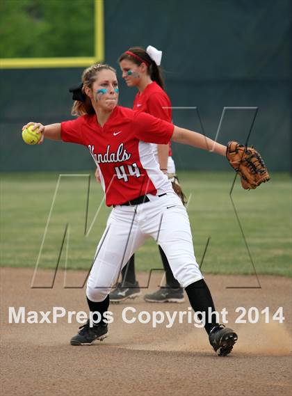 Thumbnail 3 in Van vs. Gilmer (UIL 3A Region II Bi-District Playoff) photogallery.