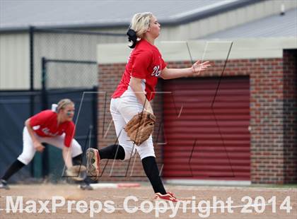 Thumbnail 2 in Van vs. Gilmer (UIL 3A Region II Bi-District Playoff) photogallery.