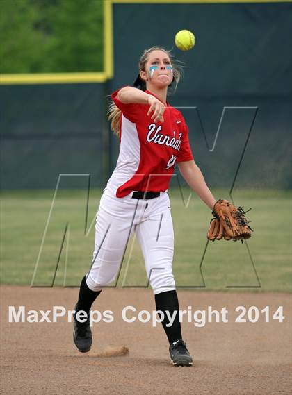 Thumbnail 1 in Van vs. Gilmer (UIL 3A Region II Bi-District Playoff) photogallery.