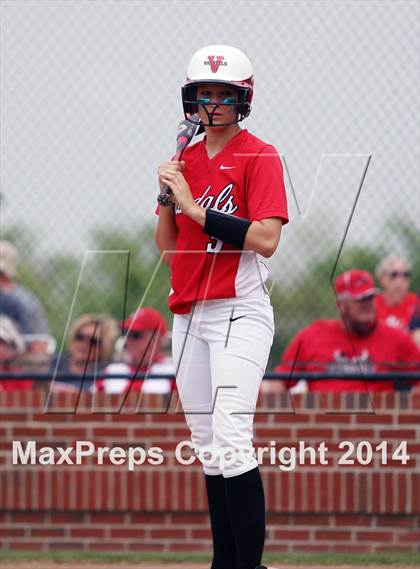 Thumbnail 3 in Van vs. Gilmer (UIL 3A Region II Bi-District Playoff) photogallery.