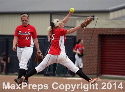 Thumbnail 2 in Van vs. Gilmer (UIL 3A Region II Bi-District Playoff) photogallery.