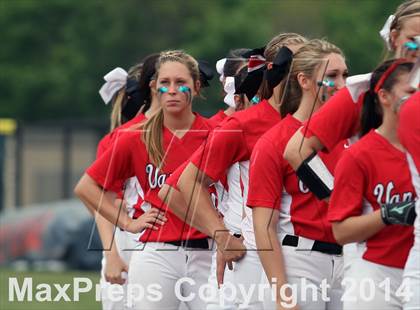 Thumbnail 1 in Van vs. Gilmer (UIL 3A Region II Bi-District Playoff) photogallery.