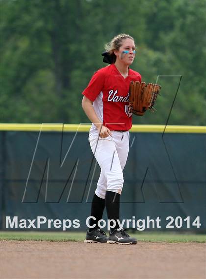 Thumbnail 3 in Van vs. Gilmer (UIL 3A Region II Bi-District Playoff) photogallery.