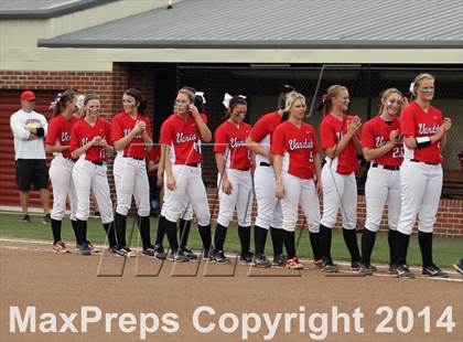 Thumbnail 1 in Van vs. Gilmer (UIL 3A Region II Bi-District Playoff) photogallery.