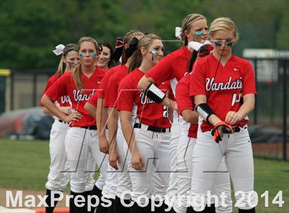 Thumbnail 2 in Van vs. Gilmer (UIL 3A Region II Bi-District Playoff) photogallery.