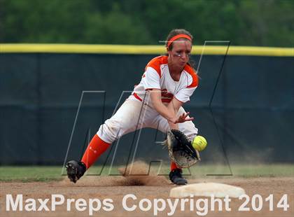 Thumbnail 2 in Van vs. Gilmer (UIL 3A Region II Bi-District Playoff) photogallery.