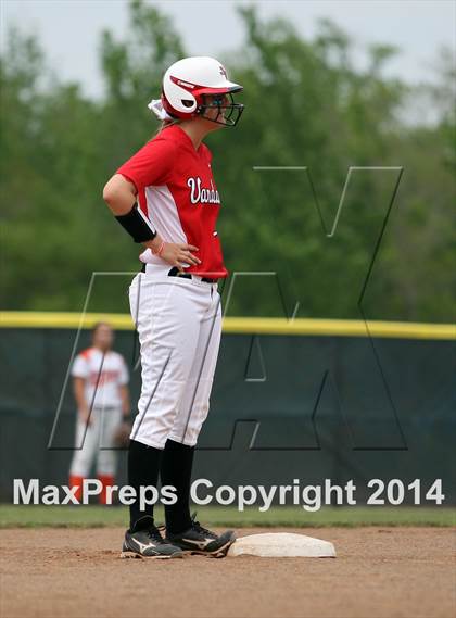 Thumbnail 2 in Van vs. Gilmer (UIL 3A Region II Bi-District Playoff) photogallery.