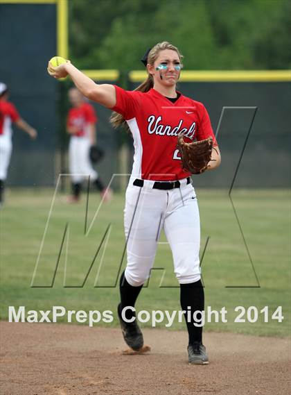 Thumbnail 1 in Van vs. Gilmer (UIL 3A Region II Bi-District Playoff) photogallery.