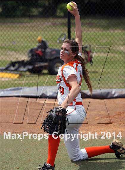 Thumbnail 2 in Van vs. Gilmer (UIL 3A Region II Bi-District Playoff) photogallery.