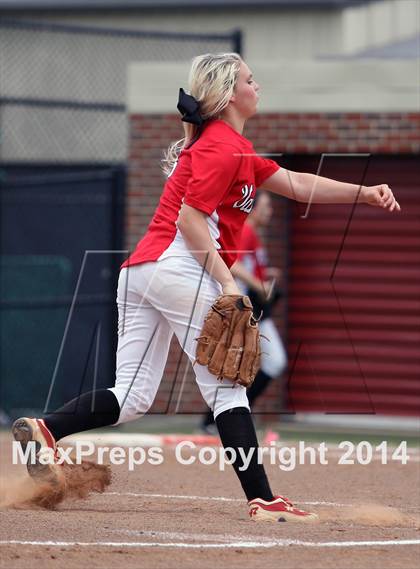 Thumbnail 2 in Van vs. Gilmer (UIL 3A Region II Bi-District Playoff) photogallery.