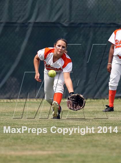 Thumbnail 2 in Van vs. Gilmer (UIL 3A Region II Bi-District Playoff) photogallery.