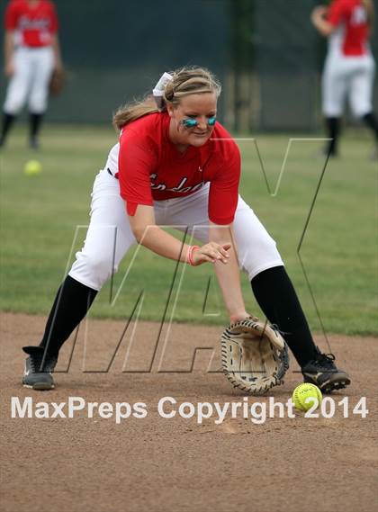 Thumbnail 2 in Van vs. Gilmer (UIL 3A Region II Bi-District Playoff) photogallery.