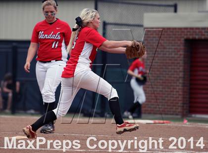 Thumbnail 1 in Van vs. Gilmer (UIL 3A Region II Bi-District Playoff) photogallery.