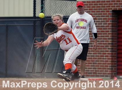Thumbnail 2 in Van vs. Gilmer (UIL 3A Region II Bi-District Playoff) photogallery.