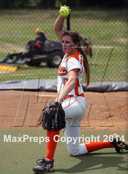 Thumbnail 1 in Van vs. Gilmer (UIL 3A Region II Bi-District Playoff) photogallery.