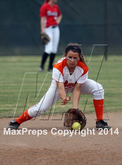 Thumbnail 3 in Van vs. Gilmer (UIL 3A Region II Bi-District Playoff) photogallery.