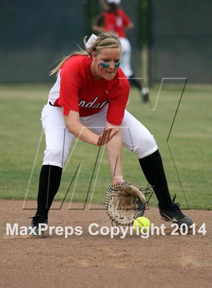 Thumbnail 2 in Van vs. Gilmer (UIL 3A Region II Bi-District Playoff) photogallery.