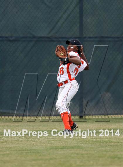 Thumbnail 2 in Van vs. Gilmer (UIL 3A Region II Bi-District Playoff) photogallery.