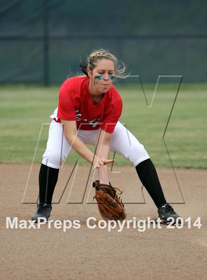 Thumbnail 1 in Van vs. Gilmer (UIL 3A Region II Bi-District Playoff) photogallery.