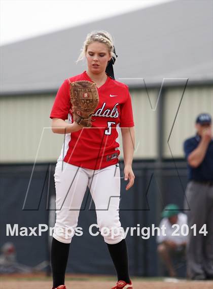 Thumbnail 2 in Van vs. Gilmer (UIL 3A Region II Bi-District Playoff) photogallery.