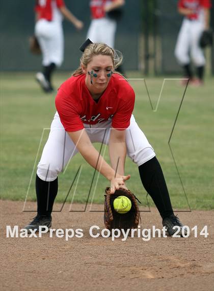 Thumbnail 2 in Van vs. Gilmer (UIL 3A Region II Bi-District Playoff) photogallery.