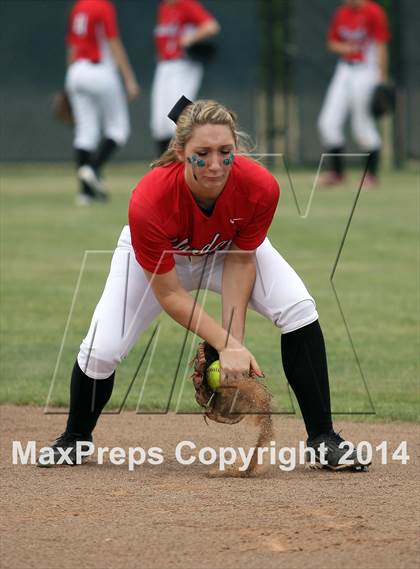 Thumbnail 3 in Van vs. Gilmer (UIL 3A Region II Bi-District Playoff) photogallery.