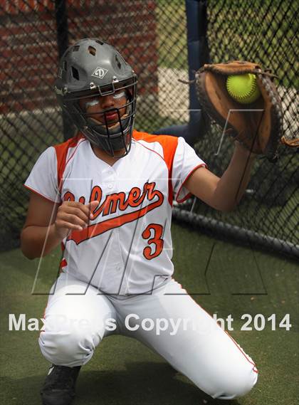 Thumbnail 1 in Van vs. Gilmer (UIL 3A Region II Bi-District Playoff) photogallery.