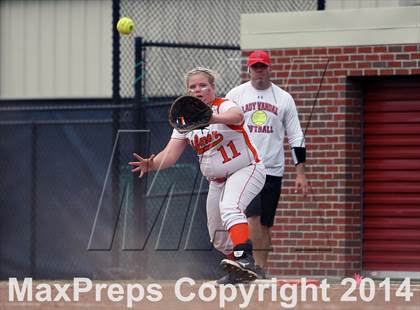 Thumbnail 1 in Van vs. Gilmer (UIL 3A Region II Bi-District Playoff) photogallery.