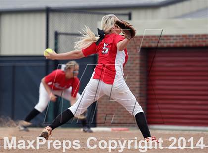 Thumbnail 3 in Van vs. Gilmer (UIL 3A Region II Bi-District Playoff) photogallery.