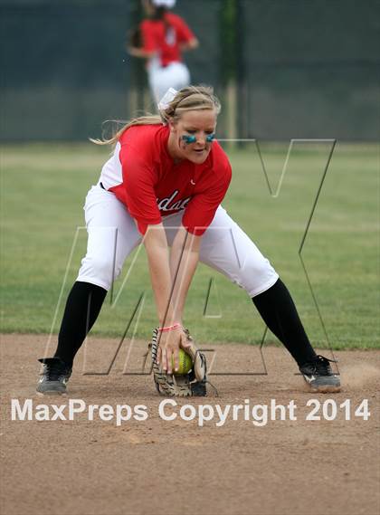 Thumbnail 3 in Van vs. Gilmer (UIL 3A Region II Bi-District Playoff) photogallery.