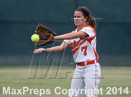 Thumbnail 2 in Van vs. Gilmer (UIL 3A Region II Bi-District Playoff) photogallery.