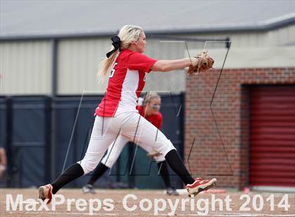 Thumbnail 1 in Van vs. Gilmer (UIL 3A Region II Bi-District Playoff) photogallery.