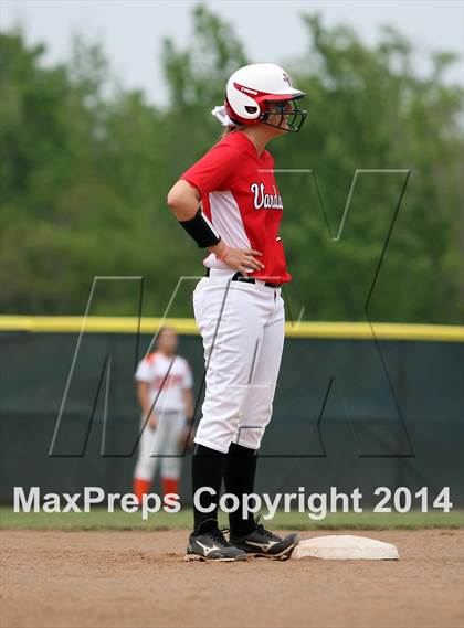 Thumbnail 1 in Van vs. Gilmer (UIL 3A Region II Bi-District Playoff) photogallery.