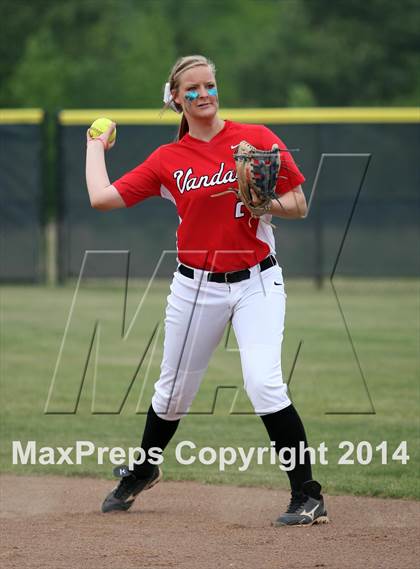 Thumbnail 1 in Van vs. Gilmer (UIL 3A Region II Bi-District Playoff) photogallery.