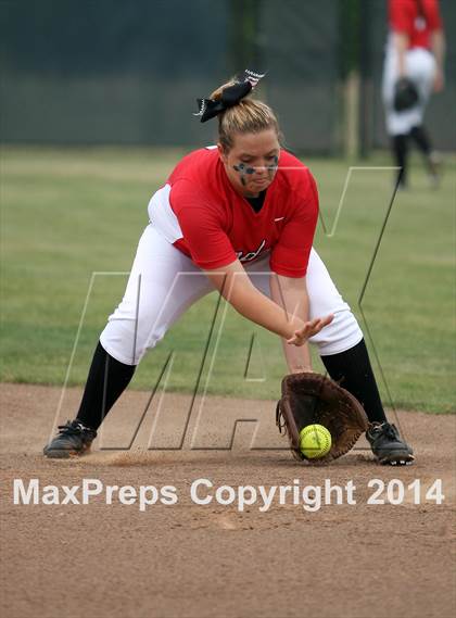 Thumbnail 1 in Van vs. Gilmer (UIL 3A Region II Bi-District Playoff) photogallery.