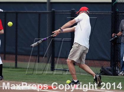Thumbnail 3 in Van vs. Gilmer (UIL 3A Region II Bi-District Playoff) photogallery.