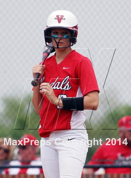 Thumbnail 1 in Van vs. Gilmer (UIL 3A Region II Bi-District Playoff) photogallery.
