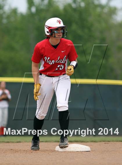 Thumbnail 1 in Van vs. Gilmer (UIL 3A Region II Bi-District Playoff) photogallery.